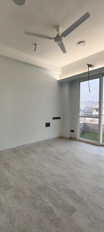 Room in 4 BHK Builder Floor at Emaar MGF Emerald Hills, Sector 65 – for Sale