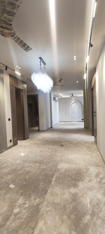 Bathroom in 4 BHK Builder Floor at Emaar MGF Emerald Hills, Sector 65 – for Sale