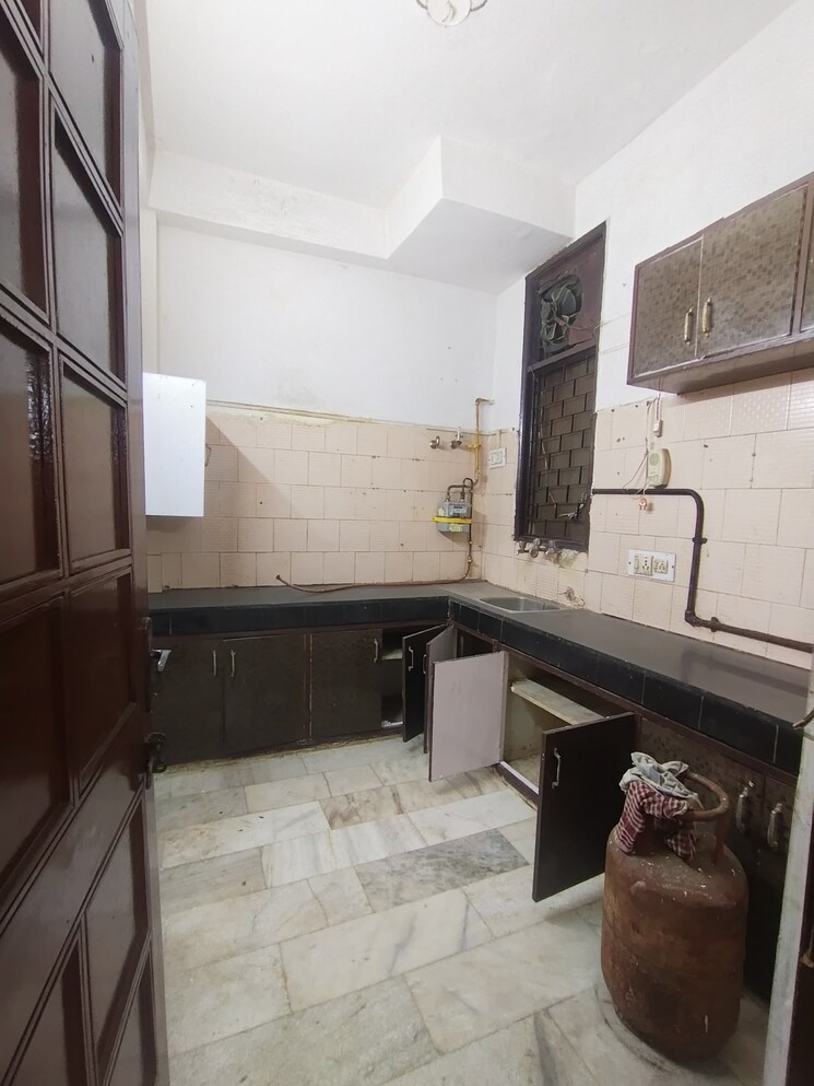 Kitchen, shivalik colony 3 Bedroom 1800 Sq.Ft. Builder Floor In Shivalik Colony Delhi 9723375