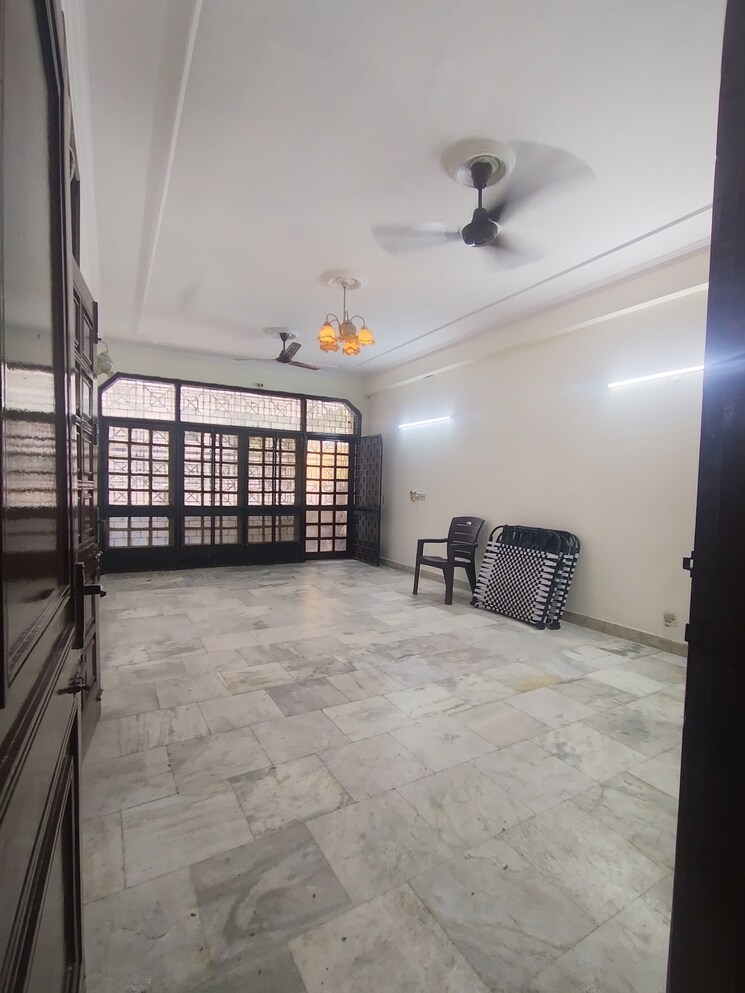 Cover Image, shivalik colony 3 Bedroom 1800 Sq.Ft. Builder Floor In Shivalik Colony Delhi 9723375