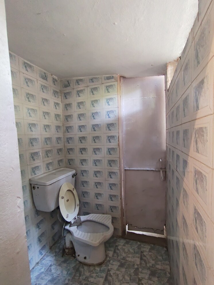 Bathroom, shivalik colony 3 Bedroom 1800 Sq.Ft. Builder Floor In Shivalik Colony Delhi 9723375