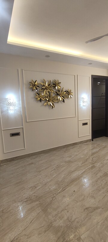 Furnished Amenities in 3.5 BHK Builder Floor at Emaar Marbella, Sector 66 – for Sale