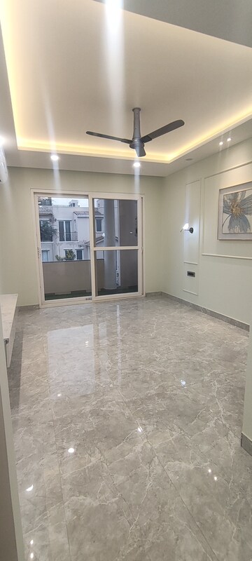 Room in 3.5 BHK Builder Floor at Emaar Marbella, Sector 66 – for Sale