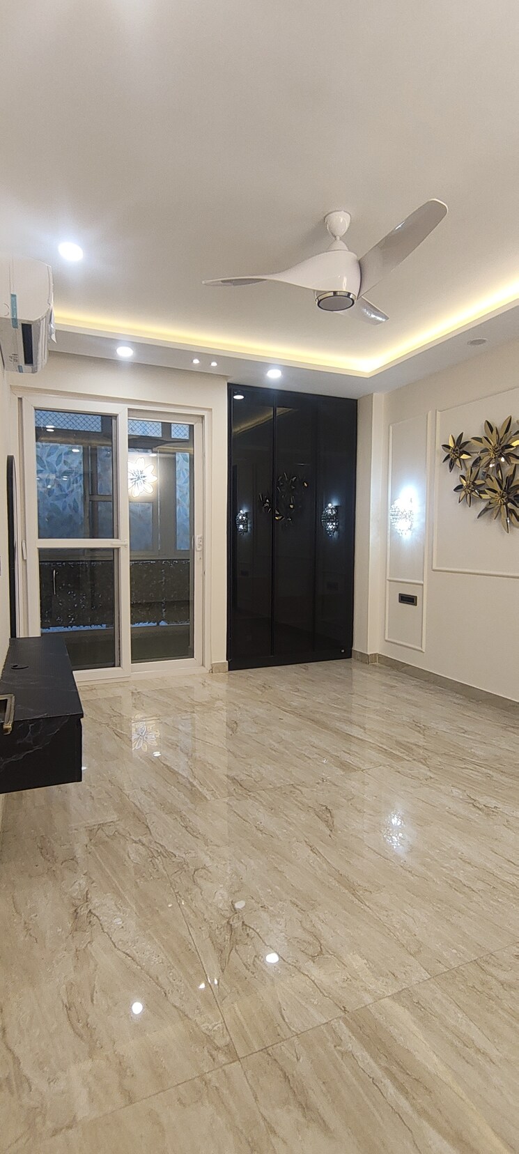 Room, emaar-marbella 3.5 Bedroom 267 Sq.Yd. Builder Floor In Sector 66 Gurgaon 9723382