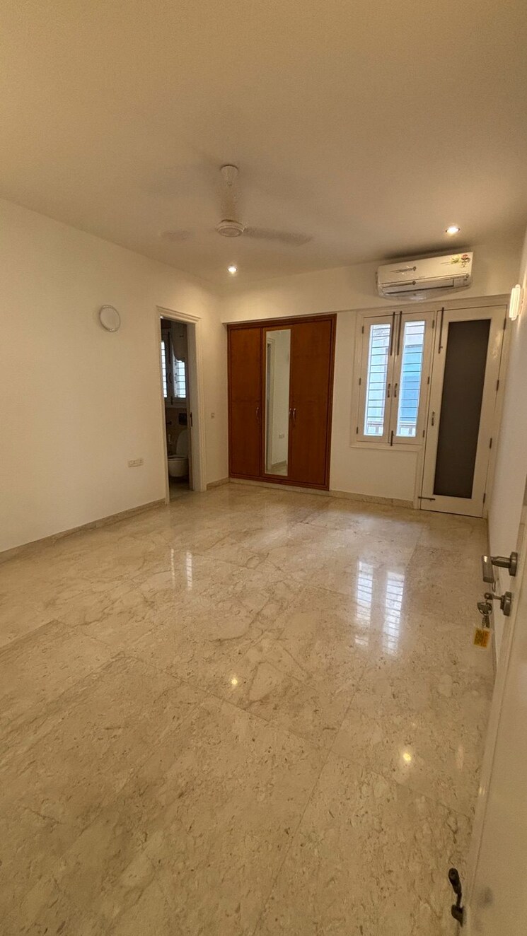 Room, hauz khas 4 Bedroom 5000 Sq.Ft. Apartment In Hauz Khas Delhi 9723393