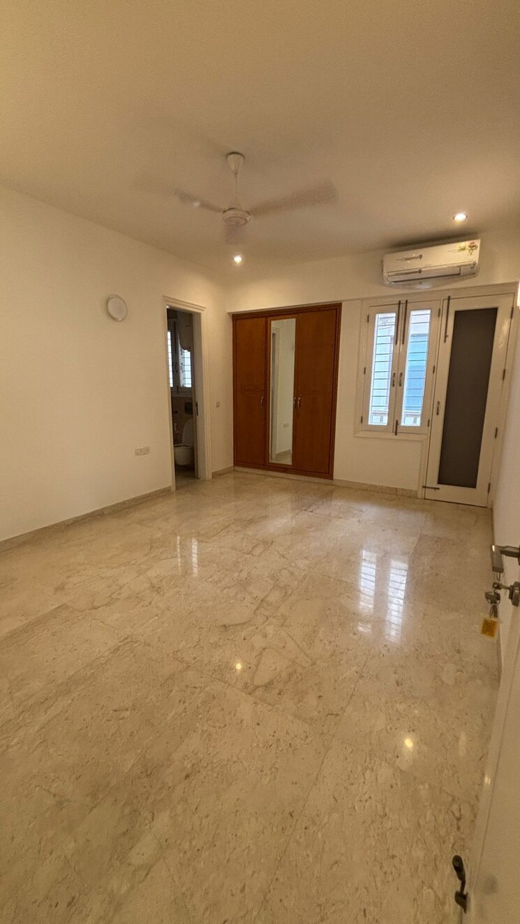 Room, hauz khas 4 Bedroom 5000 Sq.Ft. Apartment In Hauz Khas Delhi 9723393