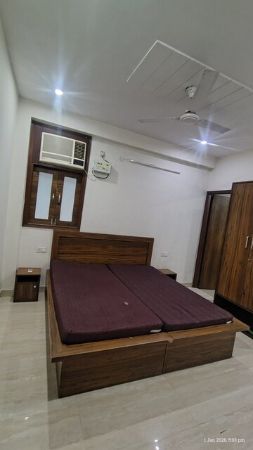 1 RK Builder Floor For Rent in South City 1