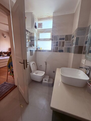 Bathroom in 3 BHK Builder Floor at Ardee City, Sector 52 – for Rent