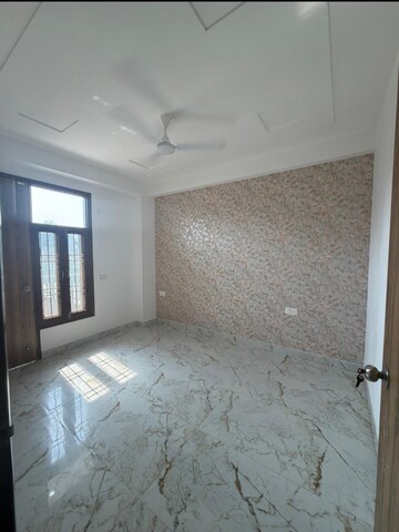 Room in 4 BHK Builder Floor at Heritage Homes, Sector 9 – for Rent