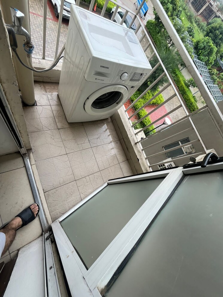 Balcony, international airport road 2 Bedroom 900 Sq.Ft. Apartment In International Airport Road Zirakpur 9723441