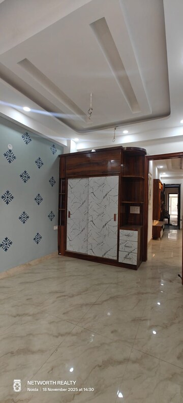 Room in 2 BHK Builder Floor at Sector 73 – for Sale