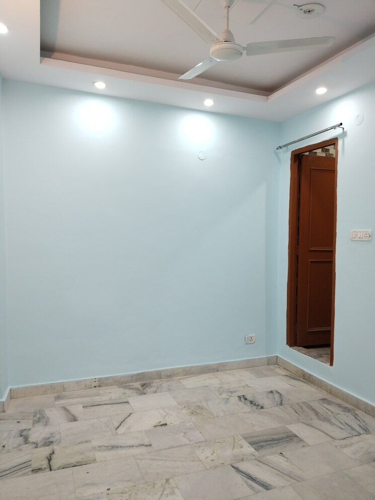 Room, khirki extension 2 Bedroom 850 Sq.Ft. Apartment In Khirki Extension Delhi 9723459