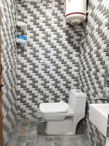 Team Area in 2 BHK Apartment at Khirki Extension – for Rent