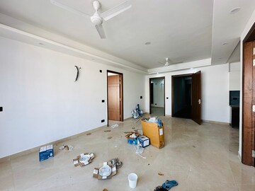 Room in 3 BHK Builder Floor at Saket – for Rent