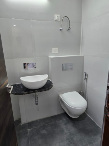 Bathroom in 3 BHK Builder Floor at Sector 40 – for Sale