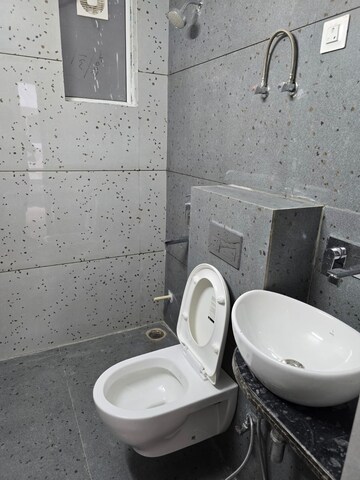 Bathroom in 3 BHK Builder Floor at Sector 40 – for Sale