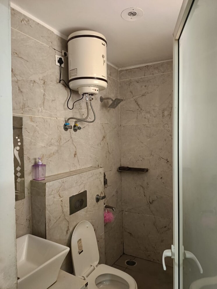 Bathroom, motiaz-royal-citi 3 Bedroom 1910 Sq.Ft. Apartment In Ambala Highway Zirakpur 9723583