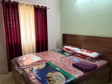 Bedroom in 3 BHK Apartment at Omaxe R2, Gomti Nagar – for Rent