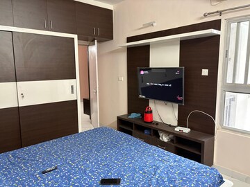 Bedroom in 3 BHK Apartment at Omaxe R2, Gomti Nagar – for Rent