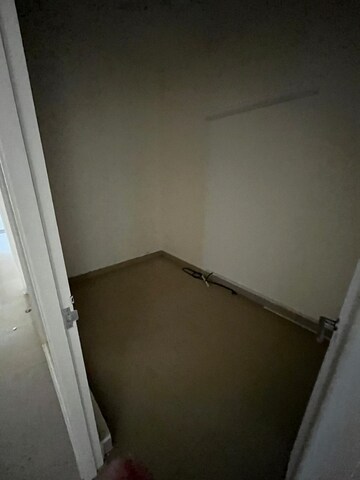 Room in 2.5 BHK Apartment at Emaar Emerald Estate, Sector 65 – for Sale