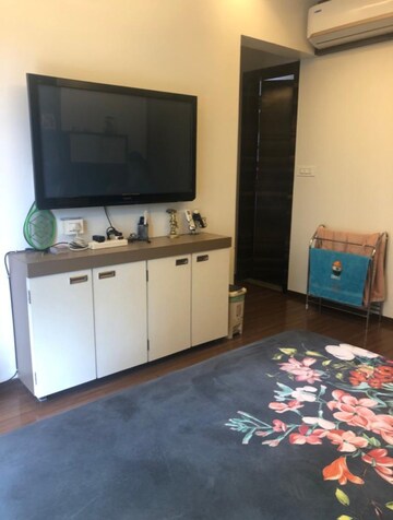 Bedroom in 3 BHK Apartment at Sheth Vasant Lawns, Laxmi Nagar – for Rent