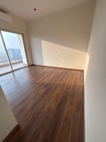 Room in 4 BHK Apartment at Kalpataru Vista, Sector 128 – for Rent