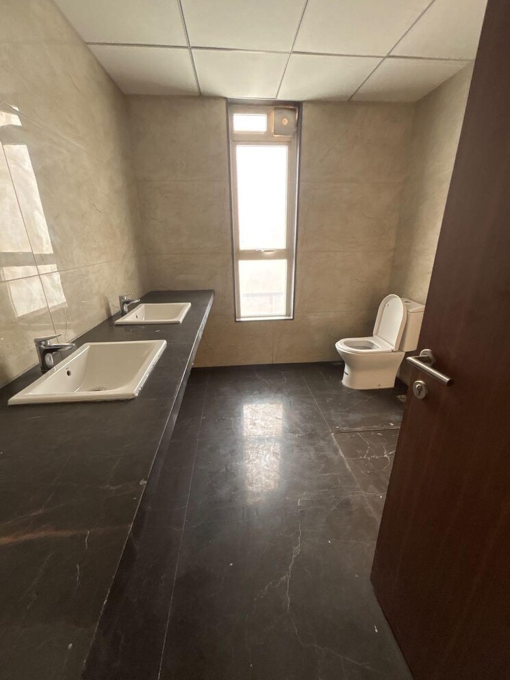 Bathroom, kalpataru-vista 4 Bedroom 3938 Sq.Ft. Apartment In Sector 128 Noida 9723603