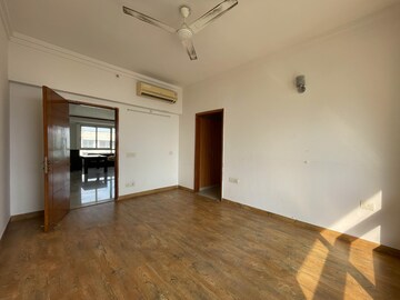 Room in 4 BHK Apartment at Jaypee Imperial Court, Sector 128 – for Rent