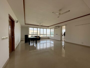 Room in 4 BHK Apartment at Jaypee Imperial Court, Sector 128 – for Rent