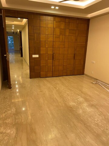 Room in 4 BHK Apartment at Greater Kailash I – for Rent