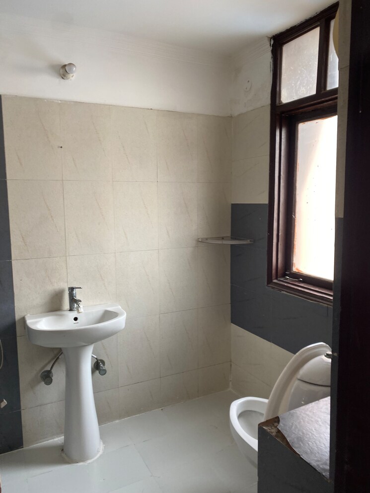 Bathroom, maya-garden-city 2 Bedroom 1078 Sq.Ft. Apartment In Lohgarh Zirakpur 9723644