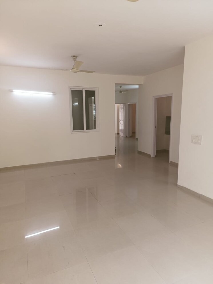Room, emaar-mgf-emerald-hills 2.5 Bedroom 1500 Sq.Ft. Apartment In Sector 65 Gurgaon 9723647