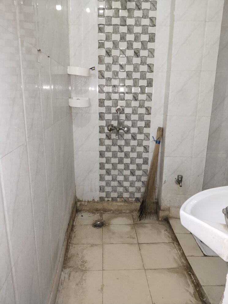 Bathroom, khirki extension 2 Bedroom 800 Sq.Ft. Apartment In Khirki Extension Delhi 9723652