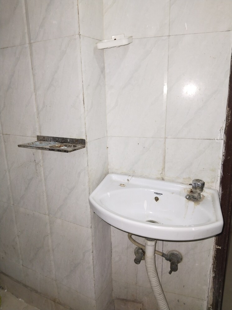 Bathroom, khirki extension 2 Bedroom 800 Sq.Ft. Apartment In Khirki Extension Delhi 9723652