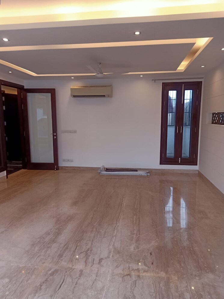 Room, safdarjung development area 4 Bedroom 3000 Sq.Ft. Apartment In Safdarjung Development Area Delhi 9723673