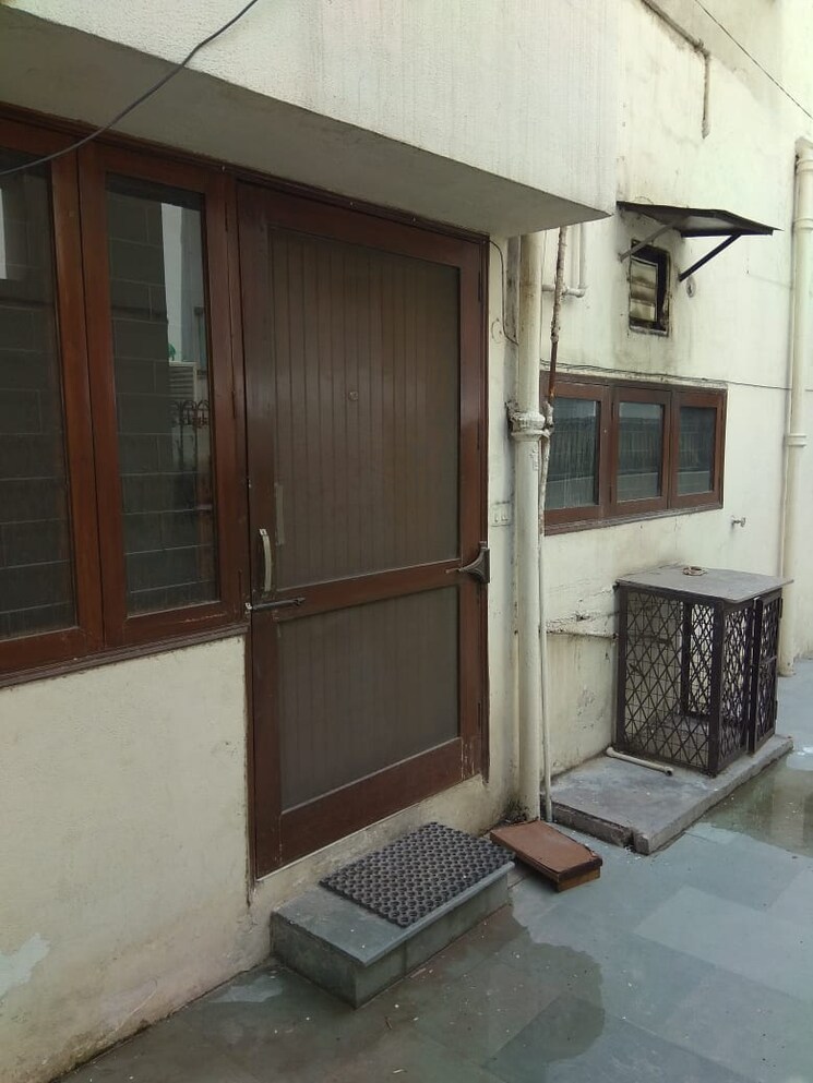 Living Room, safdarjung development area 4 Bedroom 5000 Sq.Ft. Apartment In Safdarjung Development Area Delhi 9723677