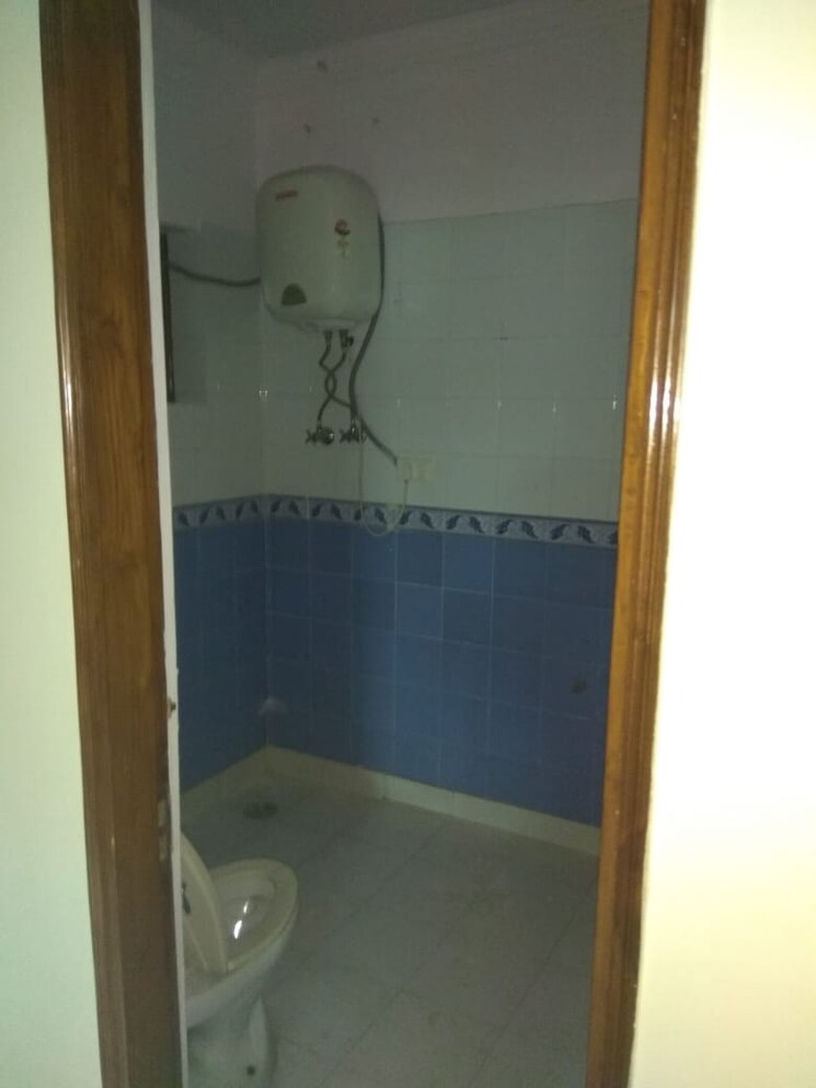 Bathroom, safdarjung development area 4 Bedroom 5000 Sq.Ft. Apartment In Safdarjung Development Area Delhi 9723677