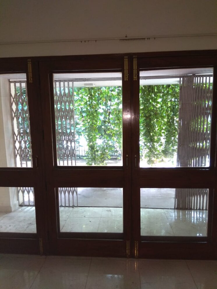 Room, safdarjung development area 4 Bedroom 5000 Sq.Ft. Apartment In Safdarjung Development Area Delhi 9723677