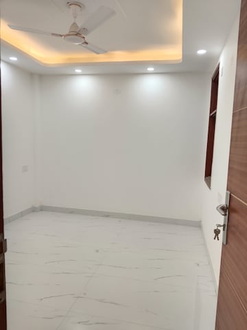 Room in 4 BHK Apartment at Panchsheel Vihar – for Sale