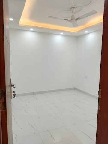 Room in 4 BHK Apartment at Panchsheel Vihar – for Sale