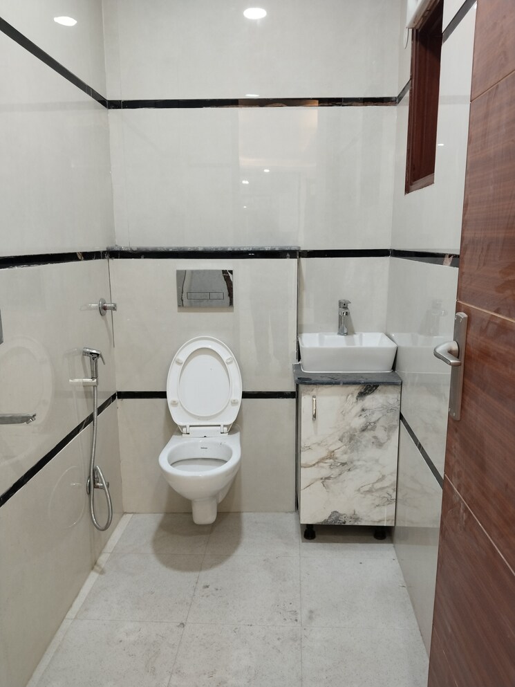 Bathroom, panchsheel vihar 4 Bedroom 1350 Sq.Ft. Apartment In Panchsheel Vihar Delhi 9723687