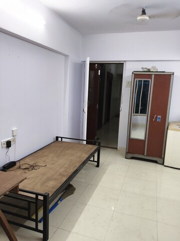 Room in 1 BHK Apartment at Vile Parle West – for Rent