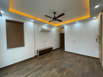 Room in 3 BHK Apartment at Conscient Heritage Max, Sector 102 – for Rent