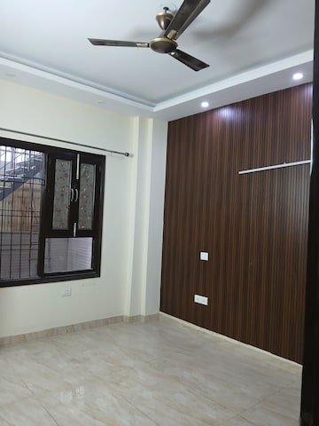 Furnished Amenities in 2 BHK Builder Floor at Unitech South City II, Sector 50 – for Rent