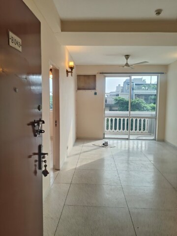 Room in 3 BHK Apartment at DLF The Carlton Estate, Dlf Phase V – for Rent
