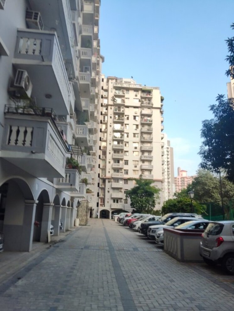 Exterior View, dlf-the-carlton-estate 3 Bedroom 1377 Sq.Ft. Apartment In Dlf Phase V Gurgaon 9723790