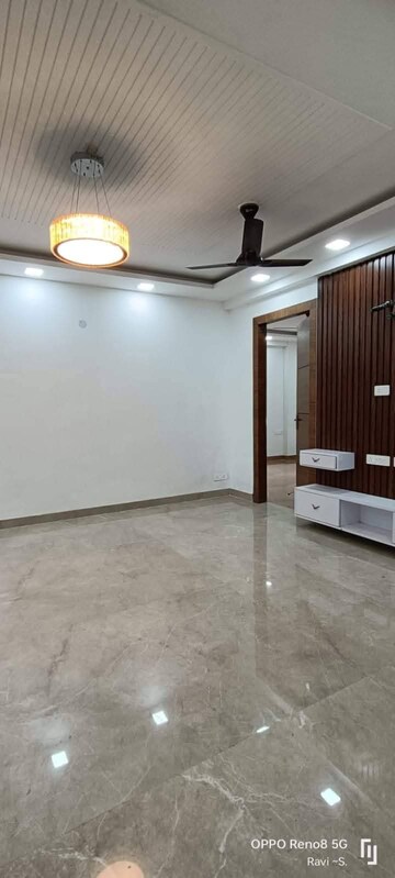 Room in 3 BHK Builder Floor at Ansal Plaza Sector-23, Sector 23 – for Rent