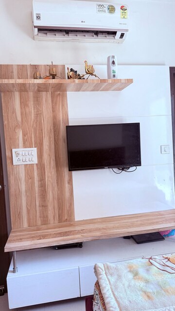 Furnished Amenities in 3 BHK Apartment at Mahagun Mirabella, Sector 79 – for Rent