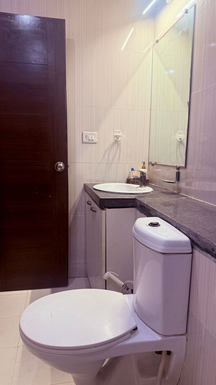 Bathroom, mahagun-mirabella 3 Bedroom 1880 Sq.Ft. Apartment In Sector 79 Noida 9723803
