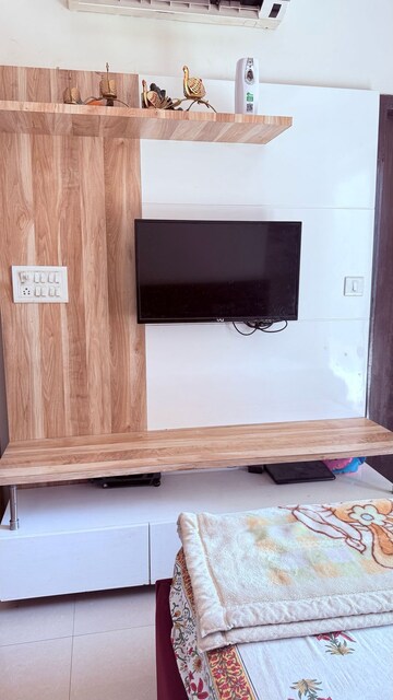 Furnished Amenities in 3 BHK Apartment at Mahagun Mirabella, Sector 79 – for Rent